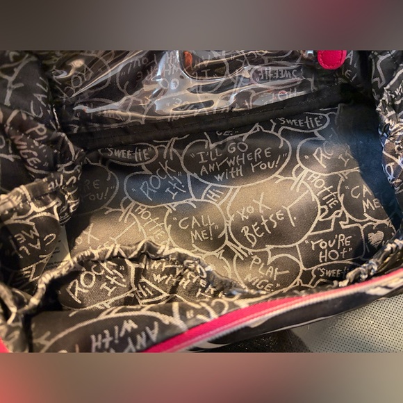 Betsey Johnson Nylon Chevron train top handle toiletry cosmetic case. - Picture 7 of 9